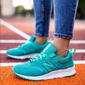NWOT New Balance women’s 8.5 Shoe